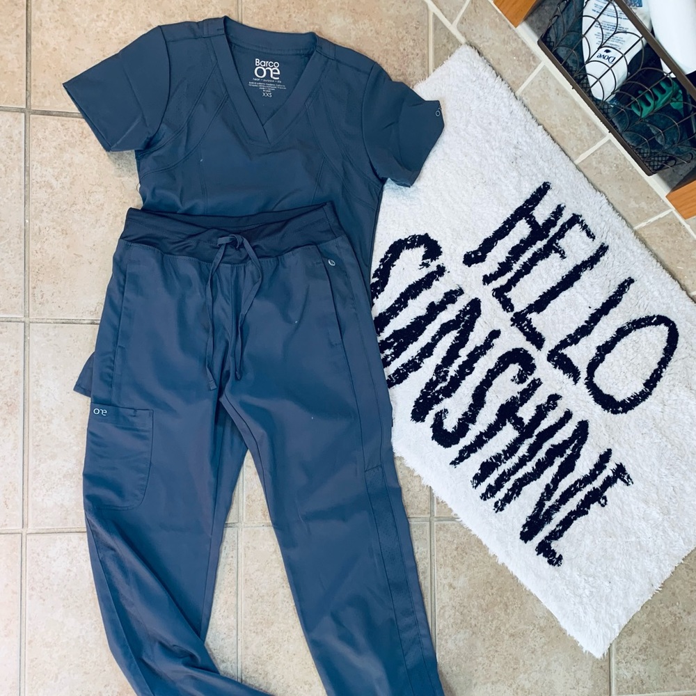 Barco ONE scrubs set. XXS. Like new.